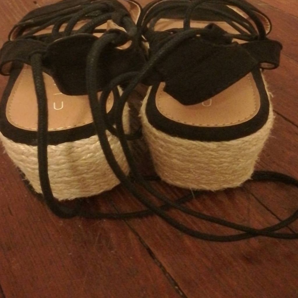 C. Label Espadrilles - Picture 3 of 4